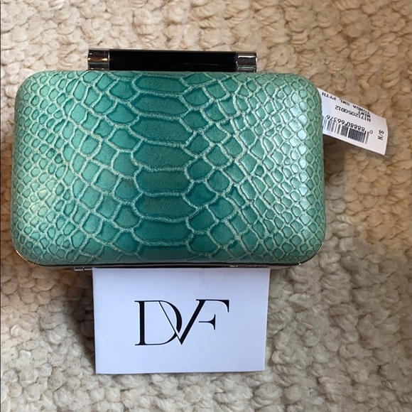 Chic Diane VonFurstenberg clutch. Brand New tag on - Picture 2 of 4